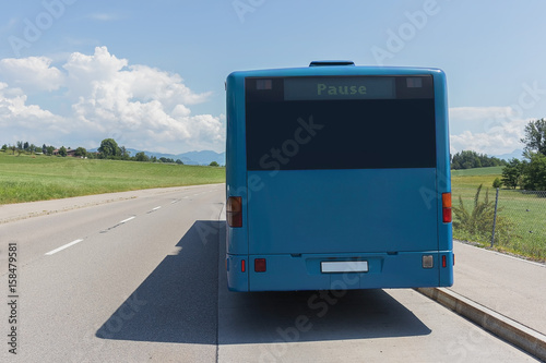 Bus an der Haltestelle photo