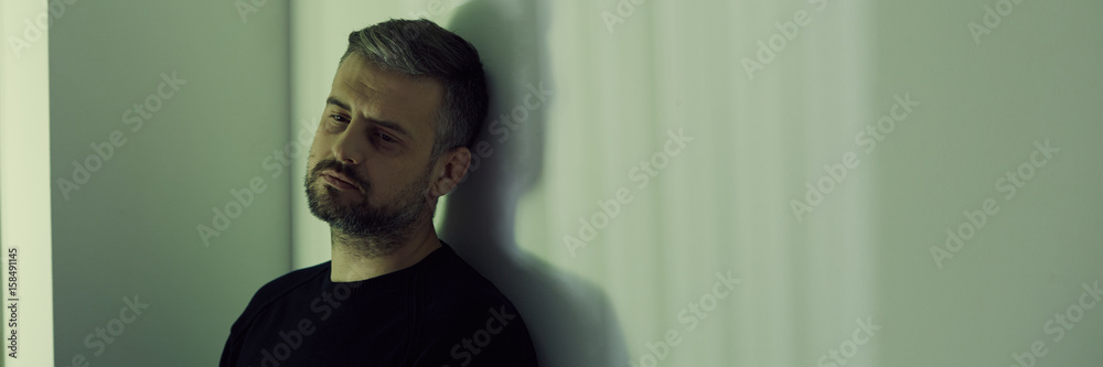 Obraz premium Man missing his wife