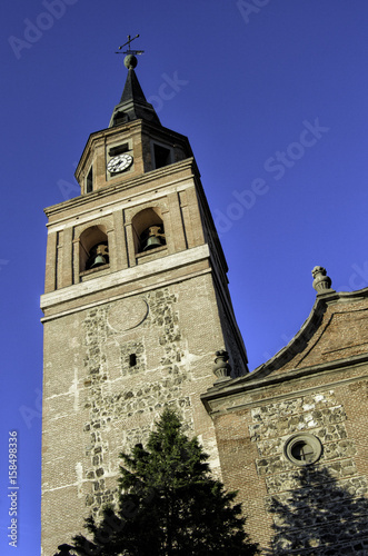 TORRE Y CAMPANARIO DE IGLESIA