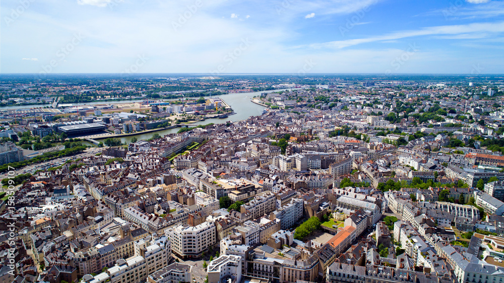Vue aérienne du centre historique de la ville de Nantes, en Loire Atlantique, France