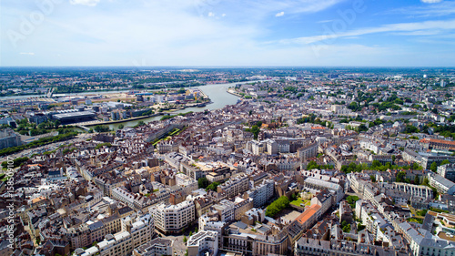 Vue aérienne du centre historique de la ville de Nantes, en Loire Atlantique, France photo