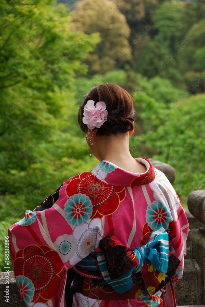 Japonaise en kimono traditionnel Stock Photo | Adobe Stock