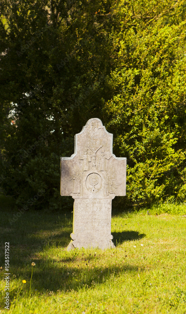 Fototapeta premium stèle croix de tombe ancienne