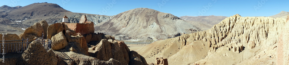 Obraz premium Hill with caves