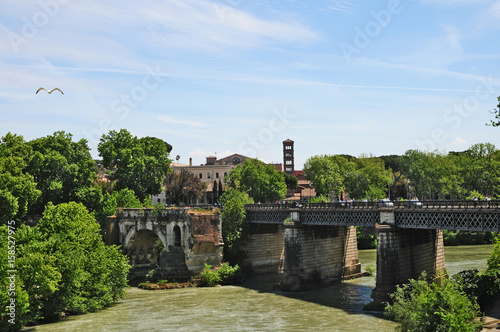 Bild auf Leinwand Roma, il Tevere al Ponte Palatino e al ponte Emilio o Rotto