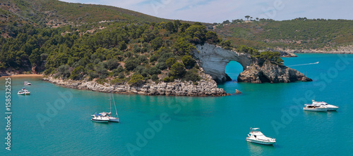 Tableau sur toile Panoramic view of San Felice bay with is natural arch (Architello) and anchored