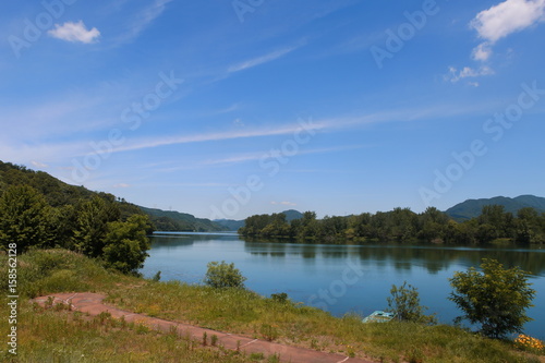 Fototapeta Naklejka Na Ścianę i Meble -  Beautiful and refreshing lake ...