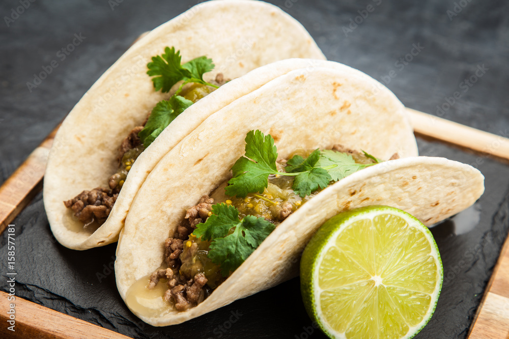 Obraz premium Mexican tacos with beef