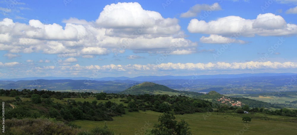 Fototapeta premium paysage auvergnat