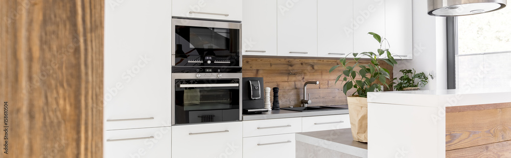 Obraz premium White and wooden kitchen