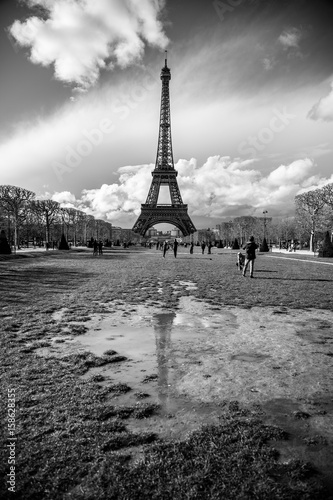Fototapeta Naklejka Na Ścianę i Meble -  Eiffel tower