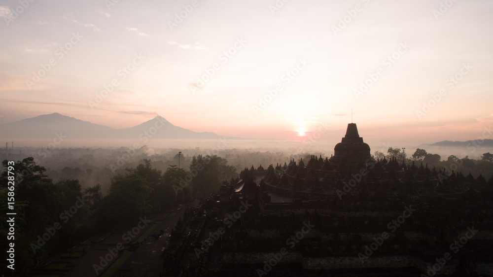 Fototapeta premium borobudur at dawn