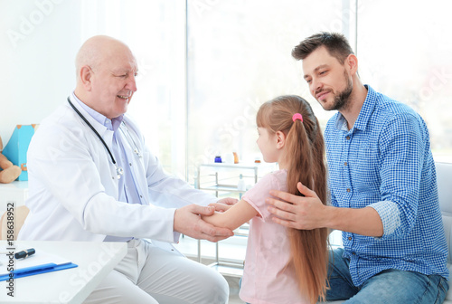 Wallpaper Mural Little girl with father at doctor's office Torontodigital.ca