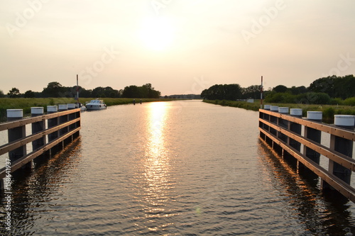 mooi avondrood boven de rivier de Oude IJssel bij de brug van Laag Keppel photo