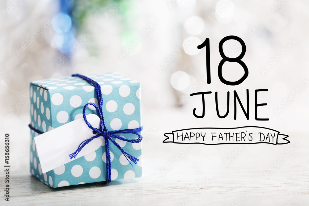 Foto de 18 June Happy Fathers Day message with gift box do Stock