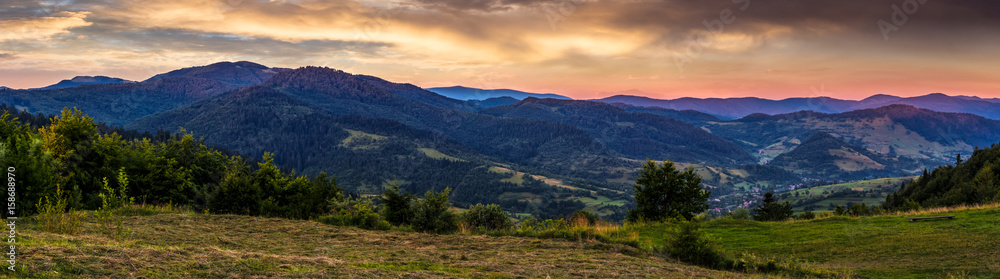 panoramic countryside landscape at sunrise - obrazy, fototapety, plakaty 