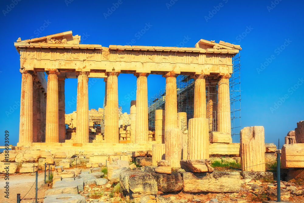 Obraz premium View on Parthenon in Acropolis of Athens at sunset, Greece