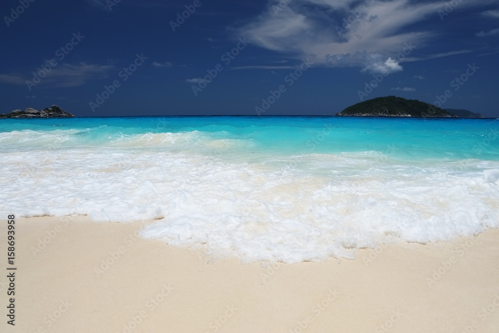 Fototapeta premium blue sea and beach background - similan island, thailand