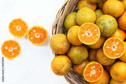 Fototapeta Naklejka Na Ścianę i Meble -  oranges in a basket