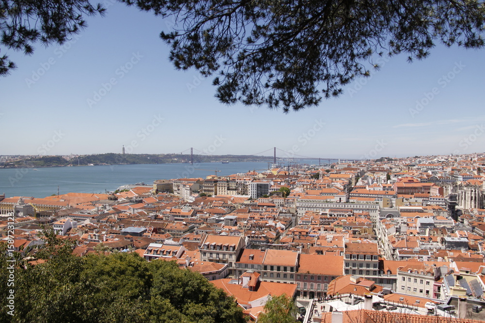 Panorama urbain et fleuve Tage à Lisbonne, Portugal