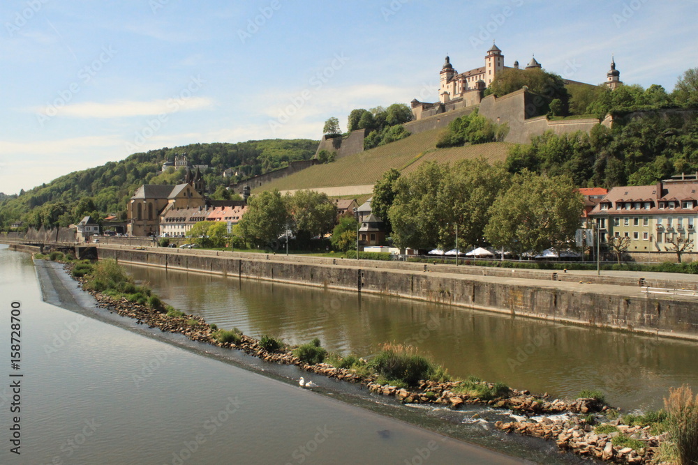 Würzburg, Blick von der Alten Mainbrücke zur Festung Marienburg Würzburg, Blick von der Alten Mainbrücke zur Festung Marienburg