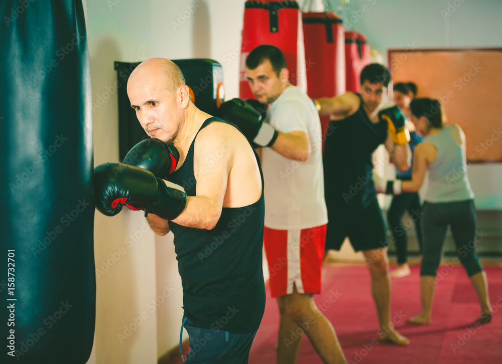  people  training in boxing gloves