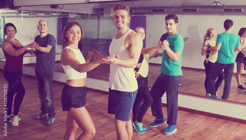 Fototapeta premium Dancing couples learning salsa