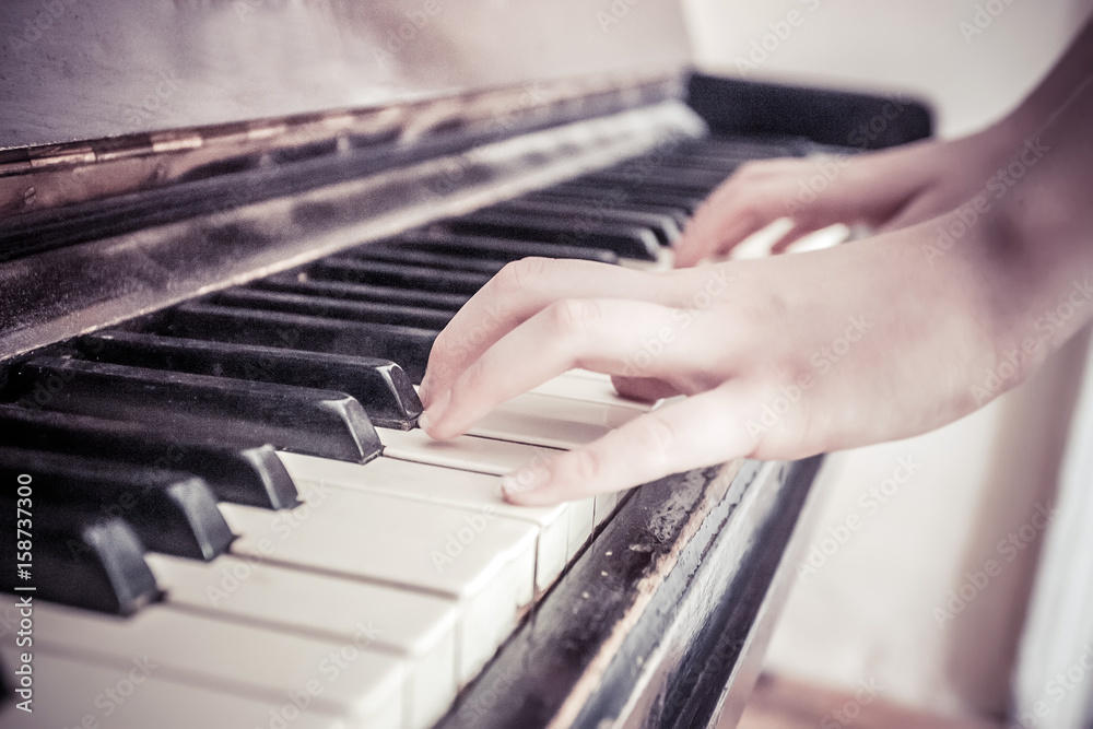 Obraz premium piano Worn out 