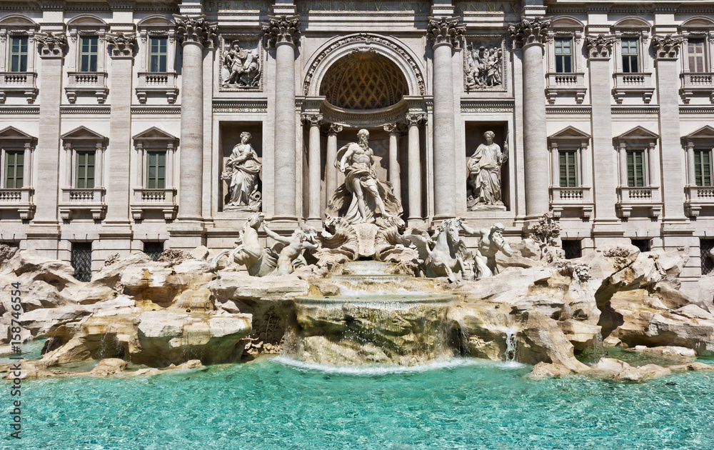  Fountain di Trevi - most famous Rome's fountains in the world. Italy. 