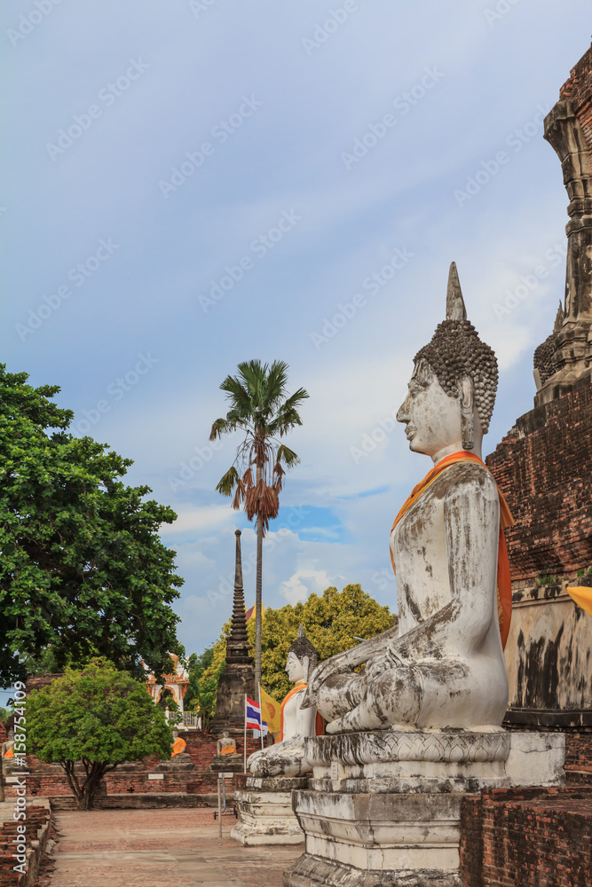 Obraz premium Big Budha Statue in temple of Thailand
