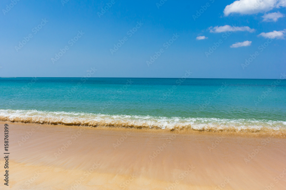 Fototapeta premium seascape view and clouds