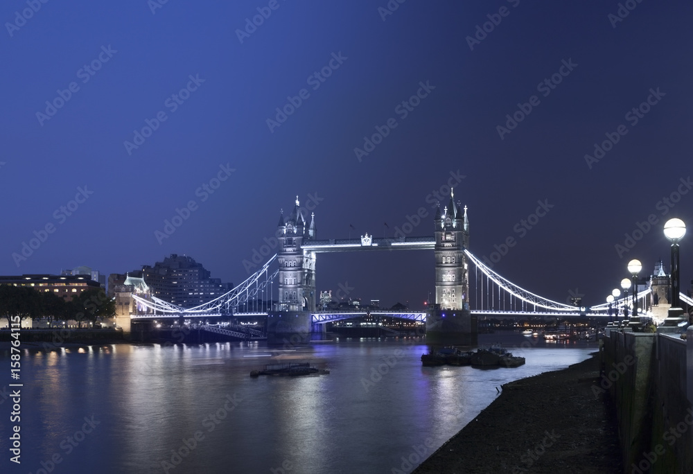 Obraz premium Przejście zmierzchu London Tower Bridge