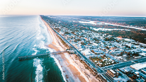 Obraz na płótnie Aerial ocean beach and fishing pier