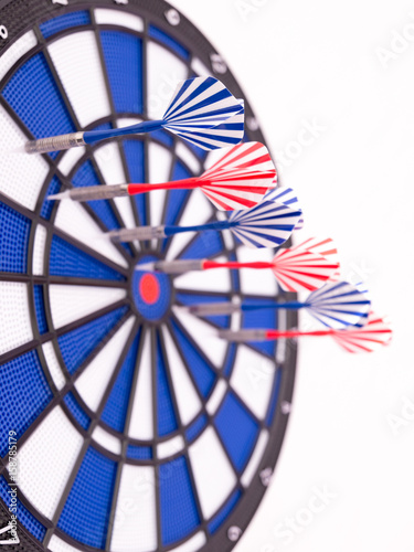 Six blue and red darts successively in dartboard