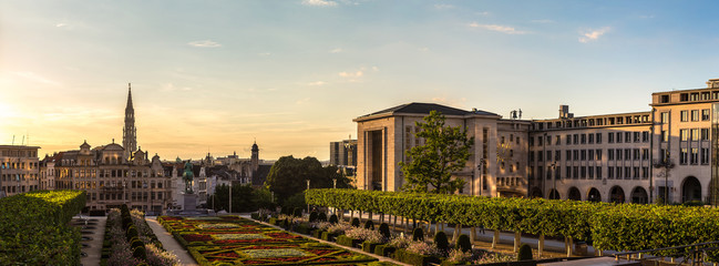 Handdoek met foto Brussel Brussel bij ondergaande zon  © Sergii Figurnyi
