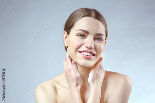 Beautiful young woman on co...