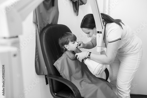 doctor does an x-ray of the child photo