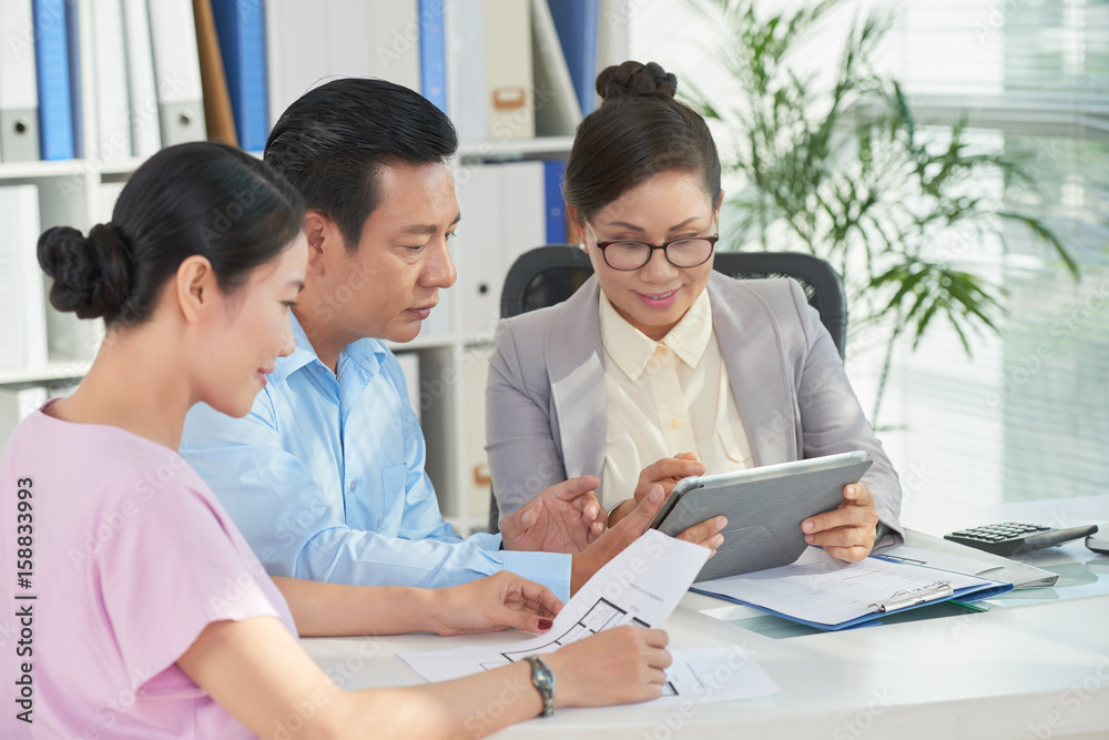 Showing variants to couple