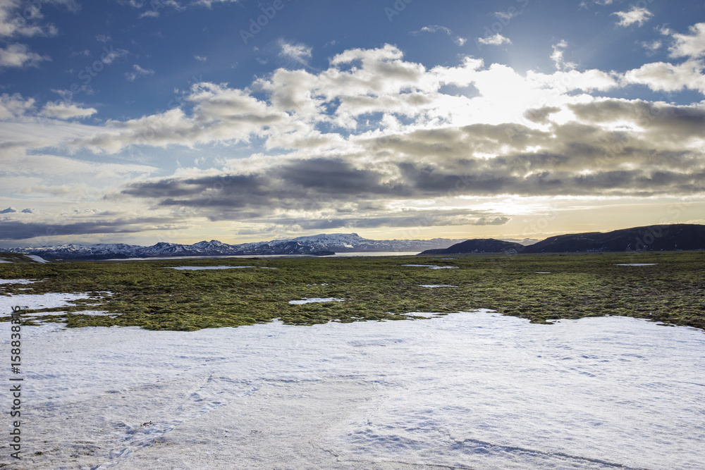 Schneereste auf Island