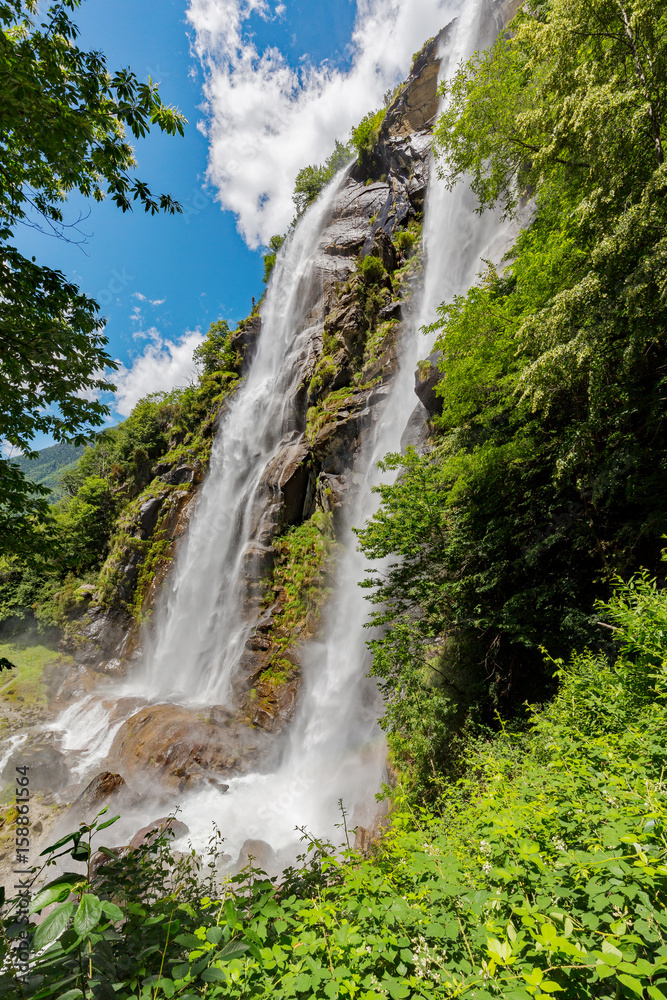 Fototapeta premium Cascate dell'Acqua Fraggia a Borgonuovo - Val Bregaglia (IT)