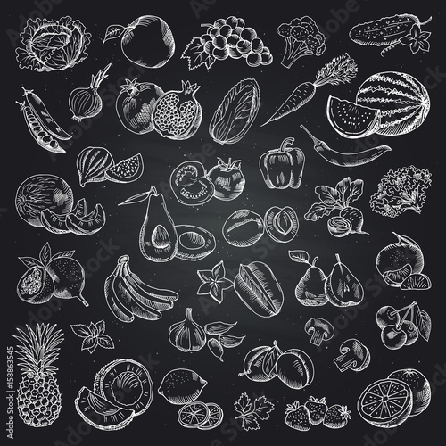 Fototapeta Ilustracje owoców i warzyw. Zdrowa żywność doodle zdjęcia na czarnym tle. Wektor zestaw