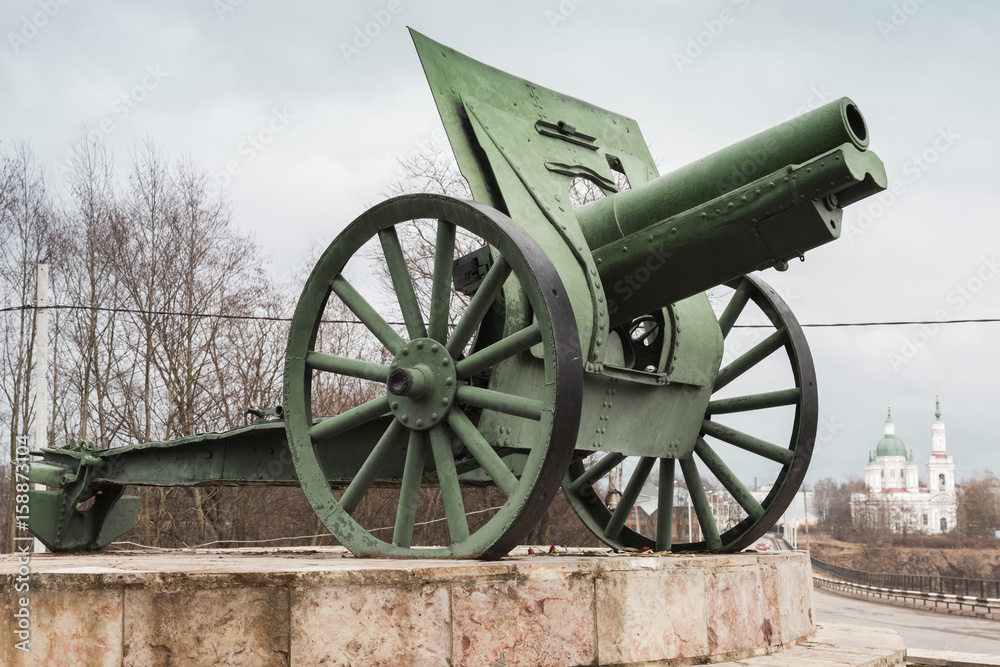 Old green cannon, military monument