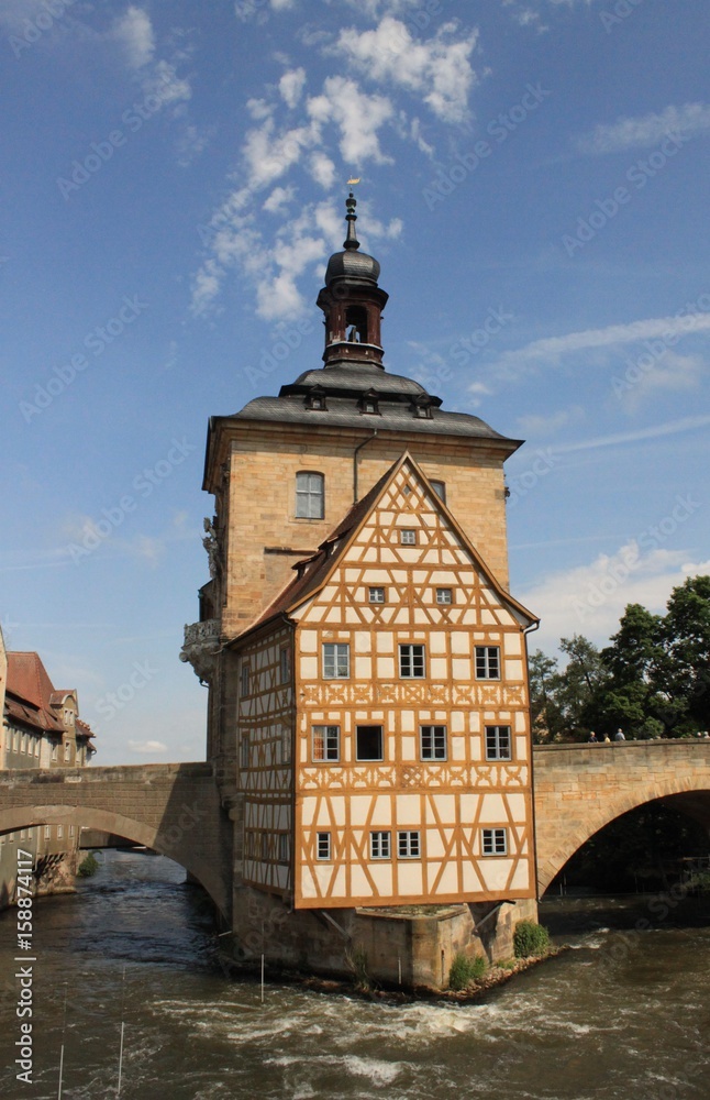 Bamberger Wahrzeichen: Altes Rathaus zwischen dem Strom