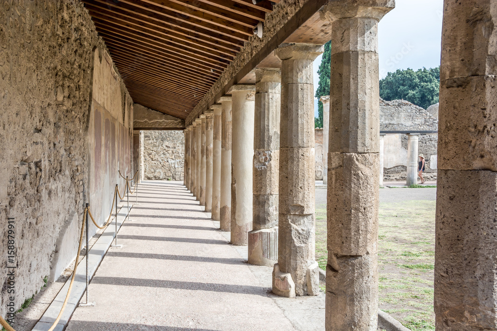 Narrow corridor, Pompeii, Italy