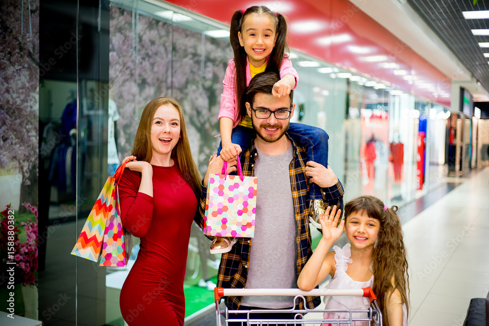 Fototapeta premium Happy family shopping