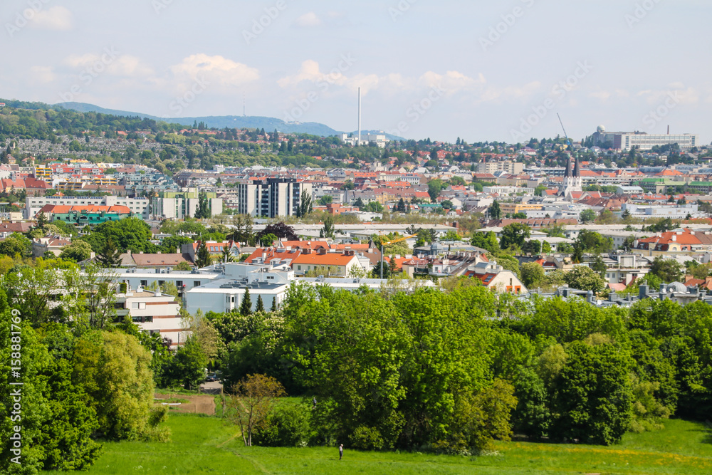 Fototapeta premium Erholungsgebiet Roter Berg in Wien