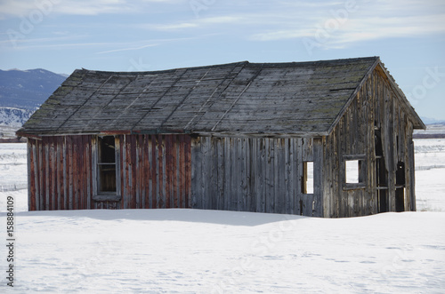 Abandoned Barn in Winter © Shelley