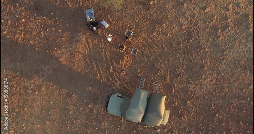 Installation d'un bivouac en Namibie