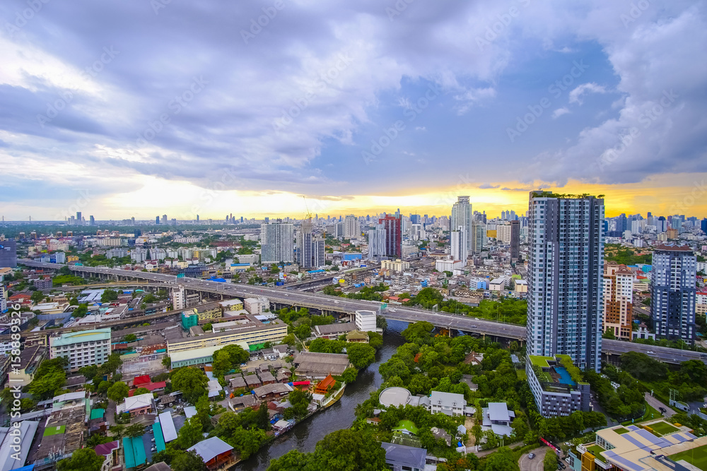 Obraz premium High angle view of building and river canals