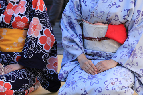 Canvas-taulu Two colorful kimono